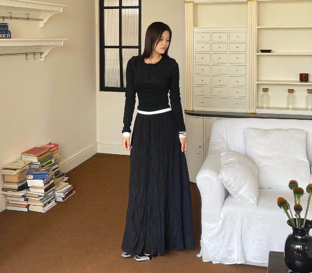 褶皱黑色半身裙套装
